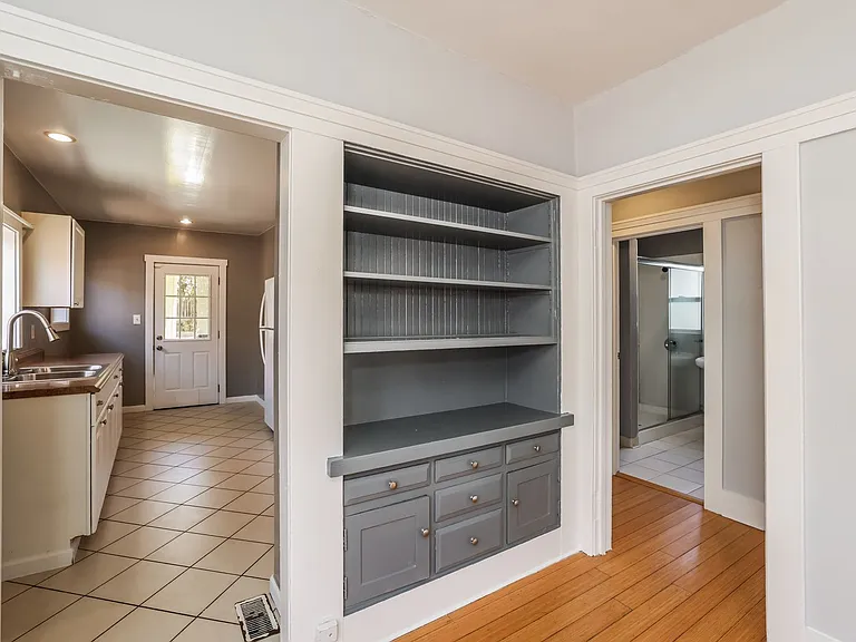 4692 Congress Ave — Photo 4