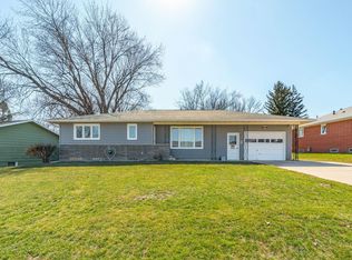 112 Park Ln, Waterloo, IA 50702
