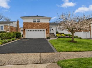 36 Stauber Drive, Plainview, NY 11803