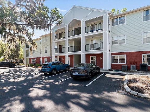 2nd image of 2360 SW Archer Rd APT 706
