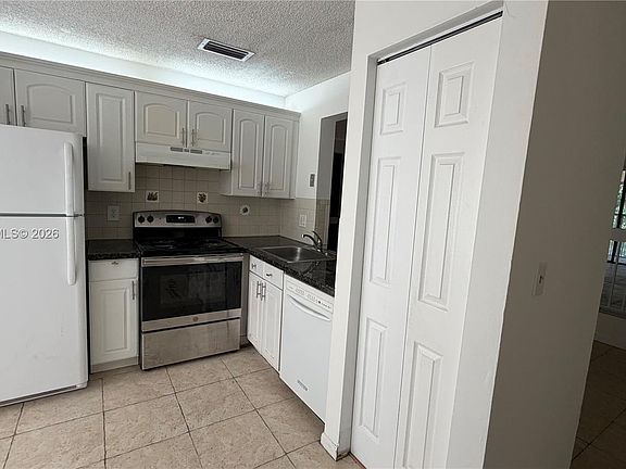 2nd image of 2550 Riverside Dr #223