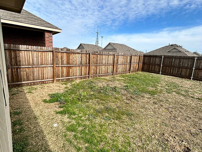 5628 Elwood Dr — Photo 8