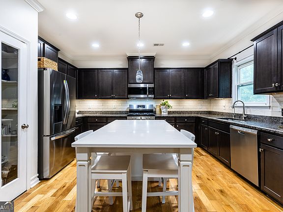 4th image of 544 Pine Way