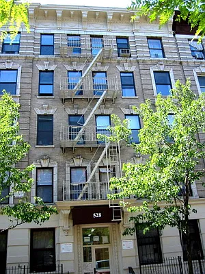 Rented by Perry Associates NYC Inc | media 47