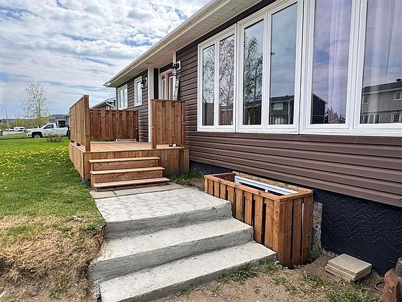 3rd image of 729 Tamarack Drive