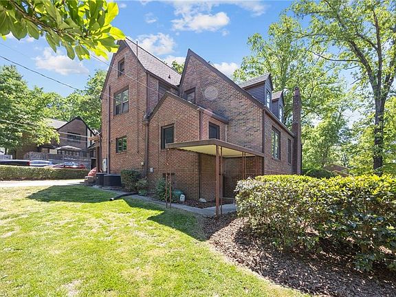 44th image of 224 W Colonial Dr