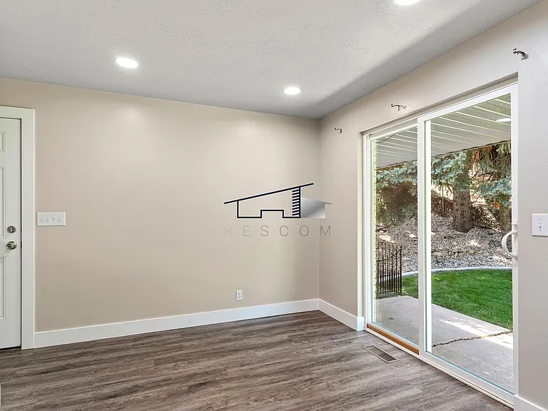 1334 Henderson Dr — Photo 13
