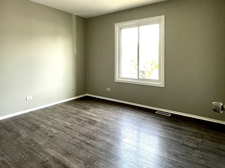 476 Harrison Ct — Photo 9