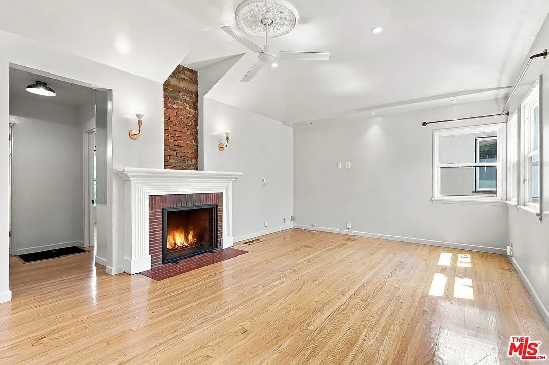 2 bed, 2.0 bath, 1120 sqft, $4,750 — Photo 2