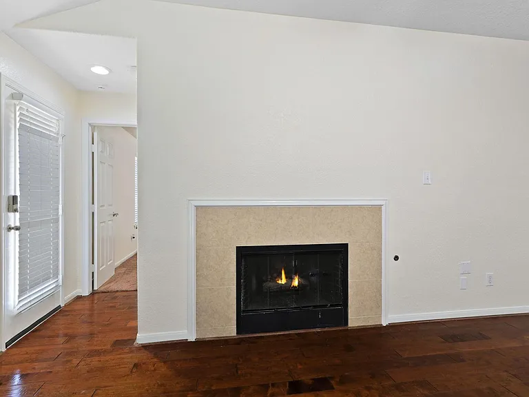 6022 Strong Bank — Photo 18