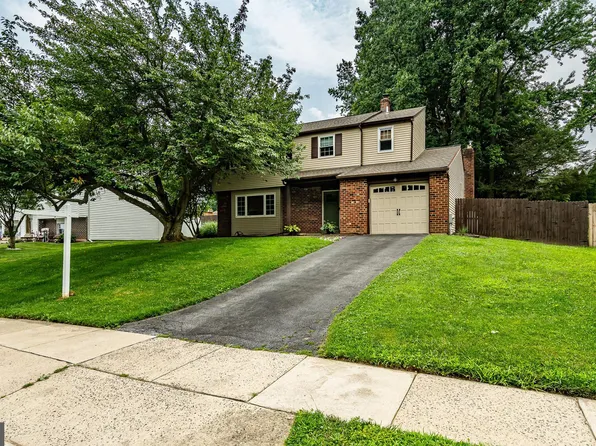 409 Keanon Dr, Marcus Hook, PA 19061
