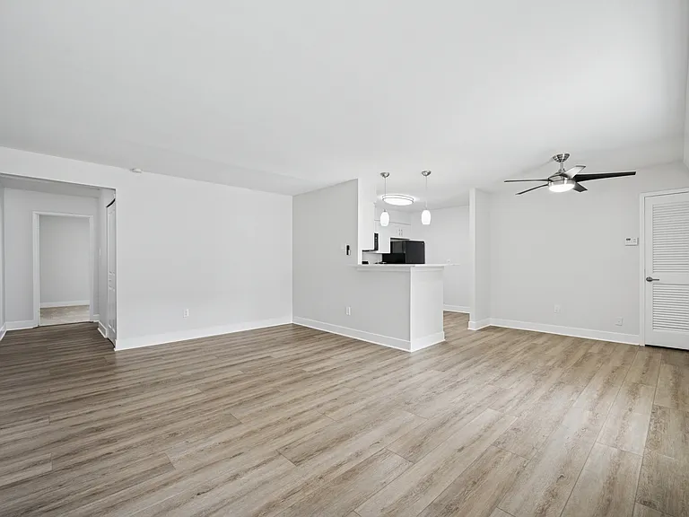 Meadowbrook Apartments — Photo 6