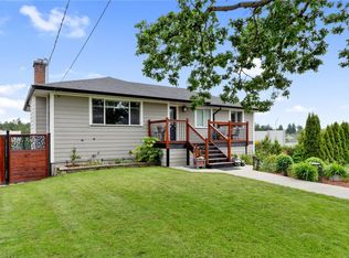 3235 Admirals Rd, Saanich, BC V8Z 4N4