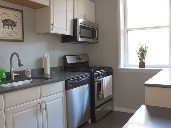 3rd image of 1336 N La Salle Dr #1R