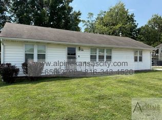 805 NE 72nd St, Kansas City, MO 64118