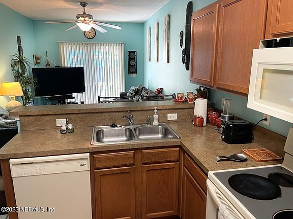 5th image of 509 W 21ST Street