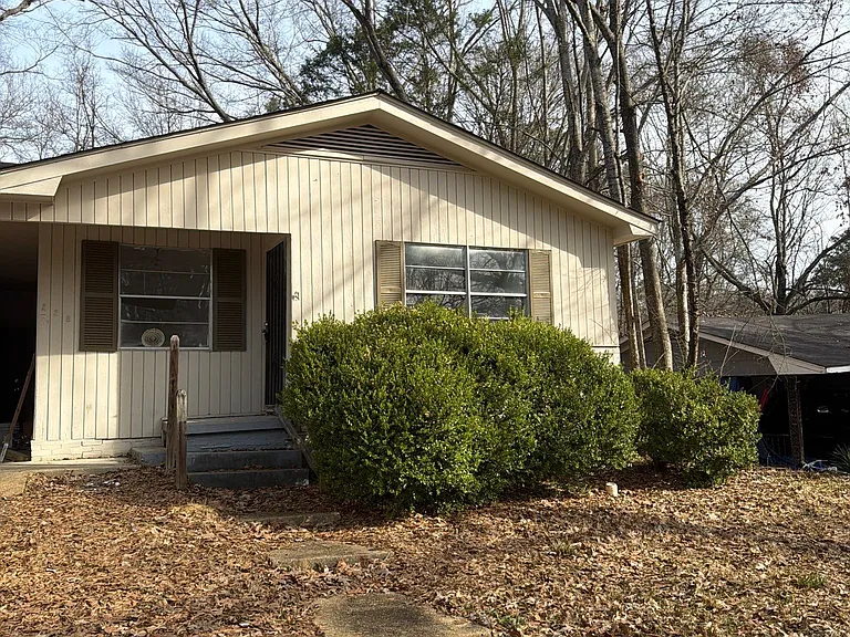 228 Catalina Cir — Photo 1