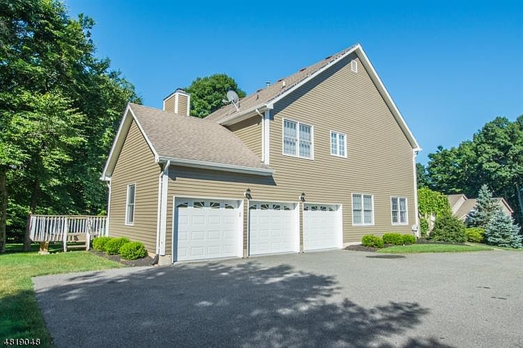 2nd image of 12 Rosewood Ln