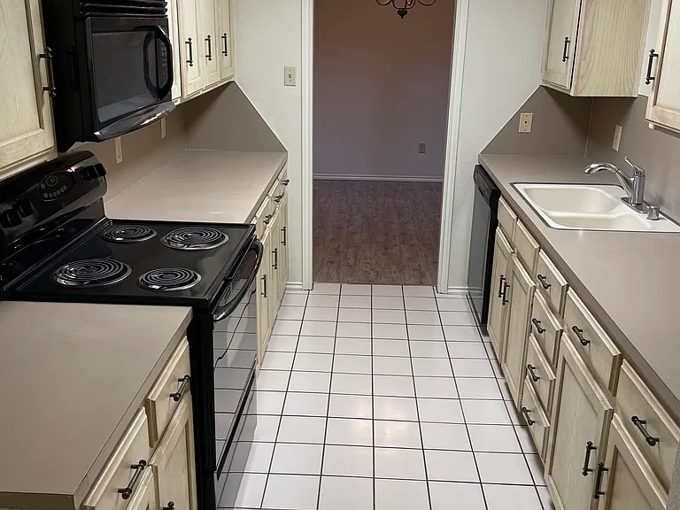 101 N Troy Ave #C — Photo 8