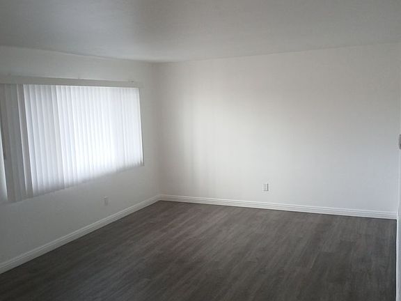 4th image of 812 E Hyde Park Blvd APT 10