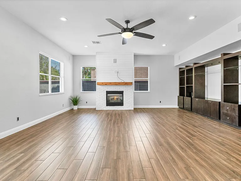 296 Doe Run Cir — Photo 166