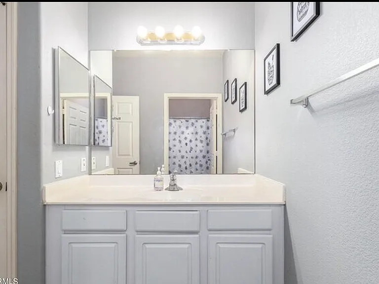 420 W 1st St #219 — Photo 18