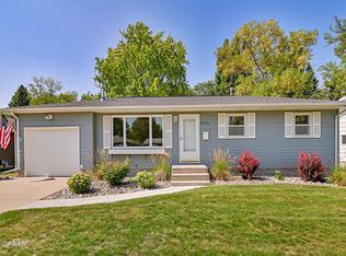 2606 Oak St, Grand Forks, ND 58201