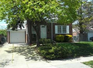 40 Kingston St, Elmont, NY 11003