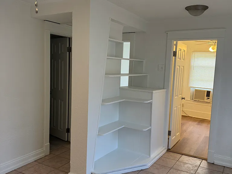 241 W Princeton St — Photo 17