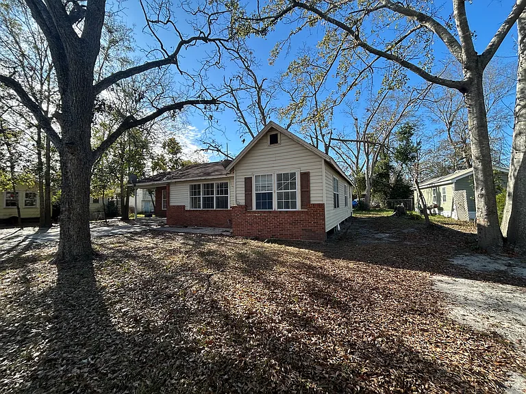 507 College Ave S — Photo 1