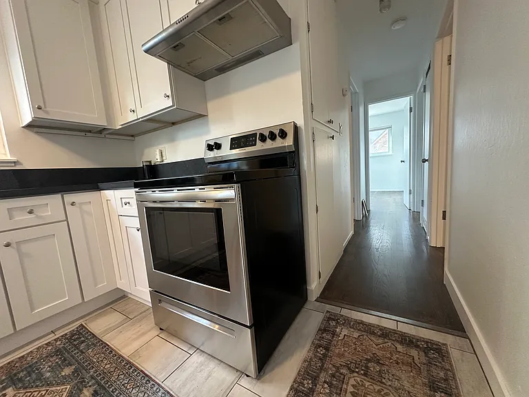 450 42nd St #B — Photo 18