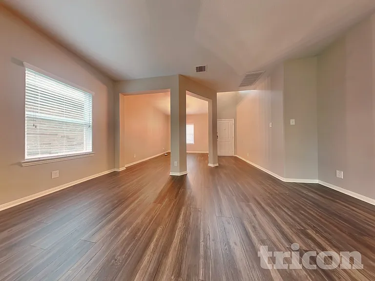 7707 Foxwaithe Ln — Photo 2