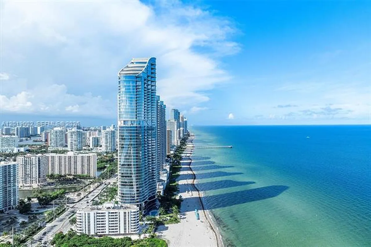 Building Photo - 15701 Collins Ave #3605