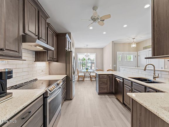 2nd image of 102 Roxburgh Court