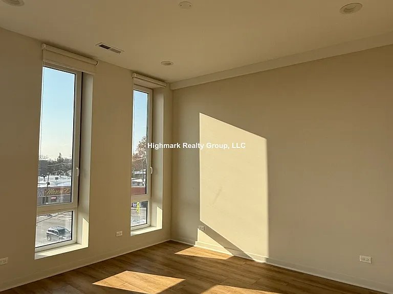 3207 N Narragansett Ave #306A — Photo 9