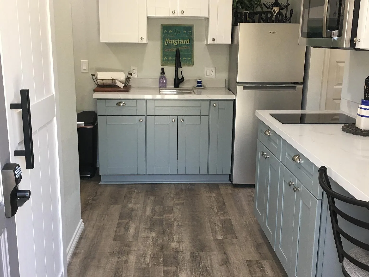 378 Hilltop Dr — Photo 2