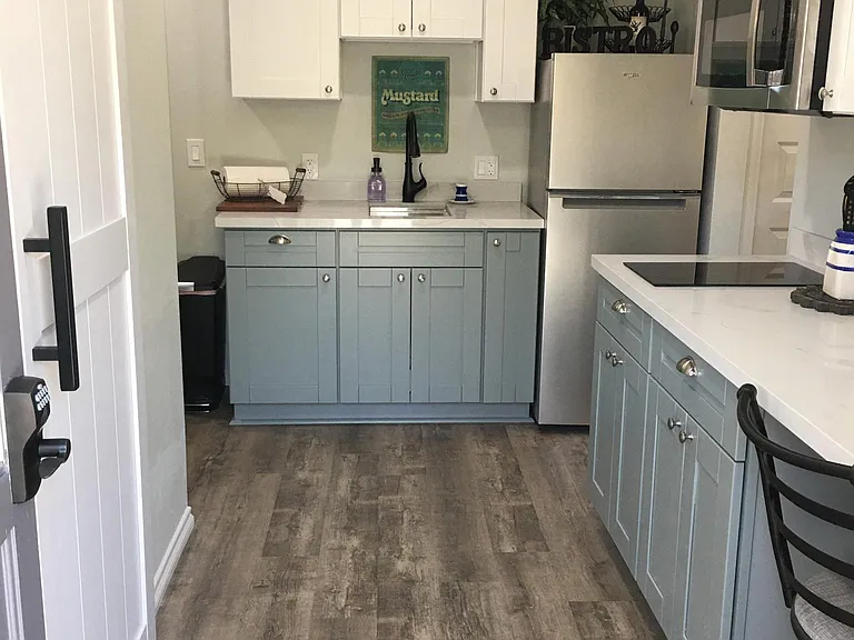 378 Hilltop Dr — Photo 2