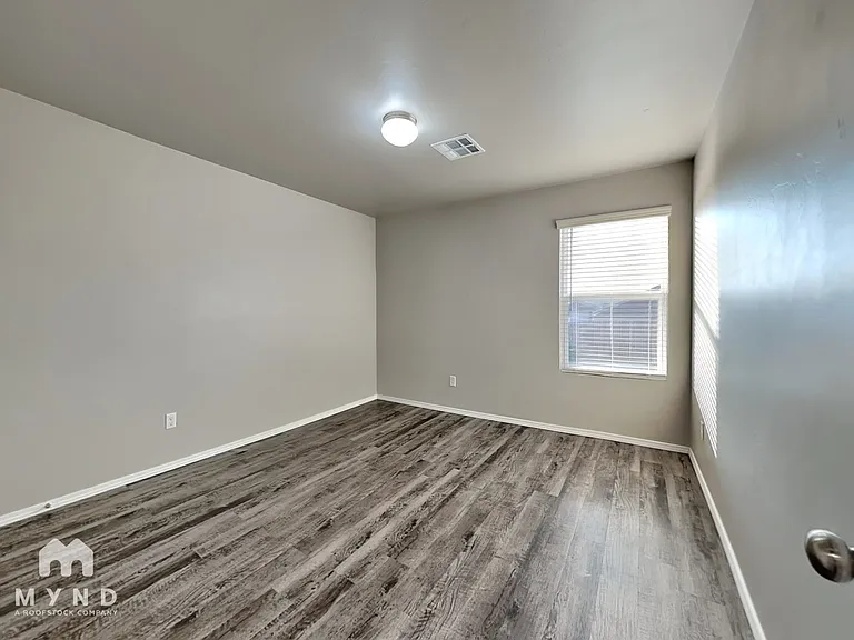 1118 Flint Way — Photo 12