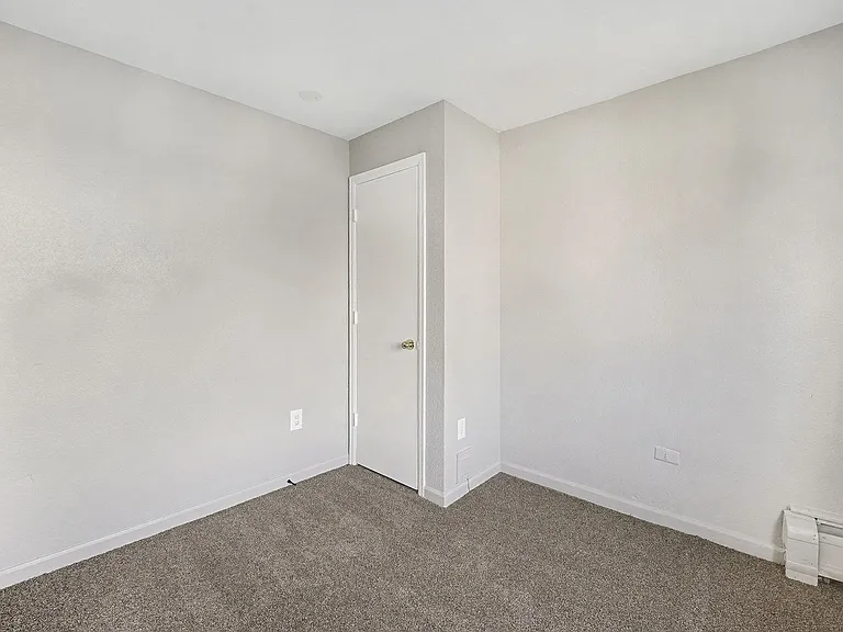 Clinton1600 — Photo 10