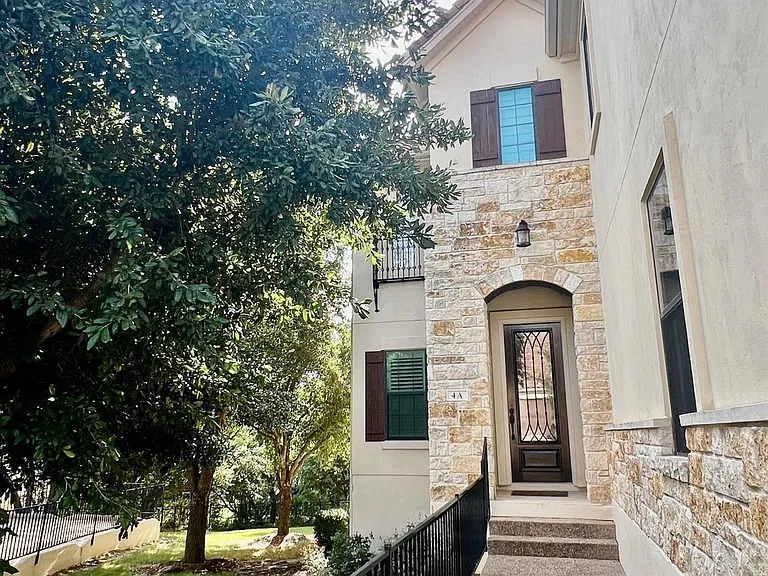 2210 University Club Dr #4A — Photo 2