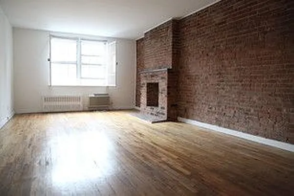 Rented by Royalty Living and Wave Real Estate LLC | media 8