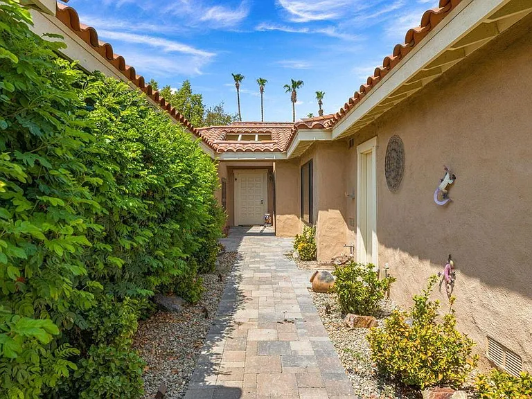 235 Santa Barbara Cir — Photo 50