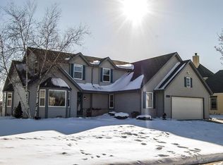 1118 Carlee Ann Ln, Pewaukee, WI 53072