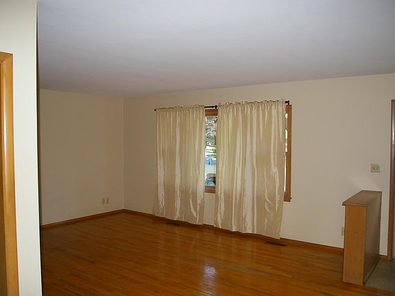 4th image of 1307 Maxwell Ave