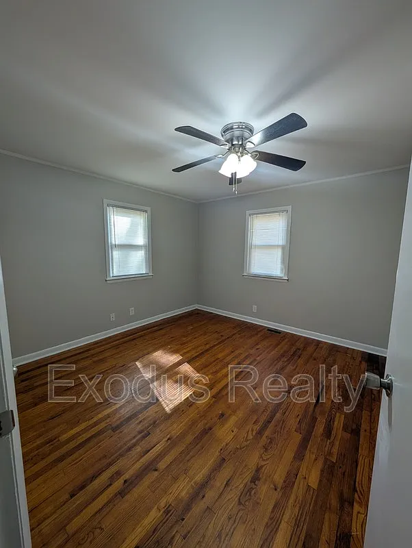 2 bed, 1.0 bath, 900 sqft, $1,200 — Photo 3