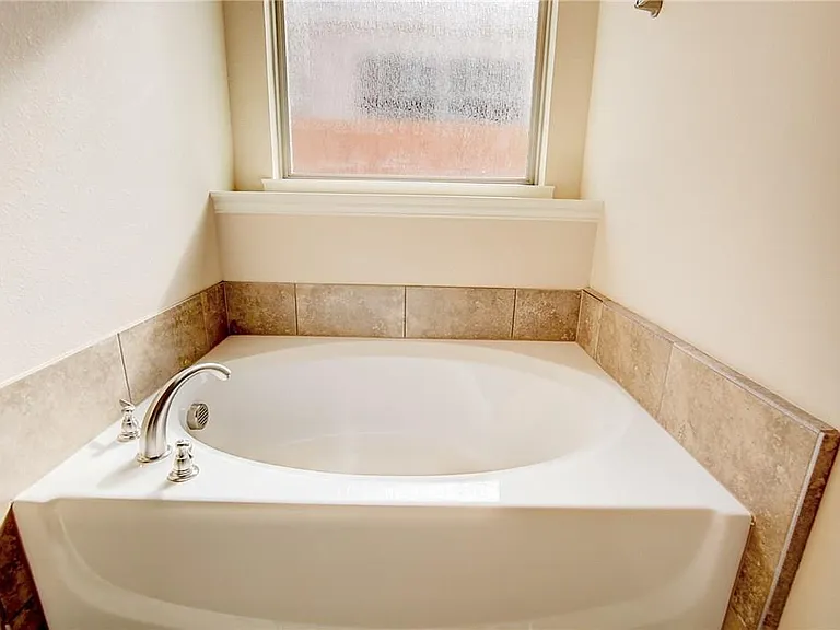 2100 McCallister Dr — Photo 13