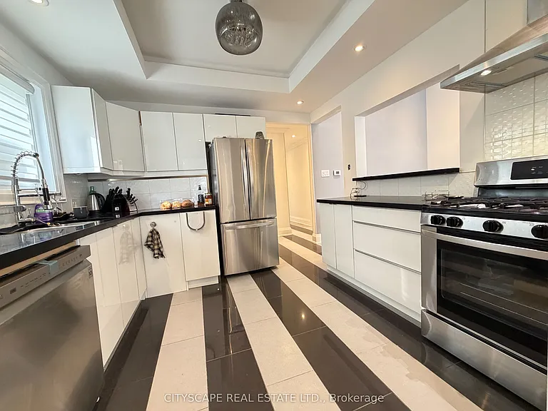 135 Bonham Blvd #UPPER — Photo 18