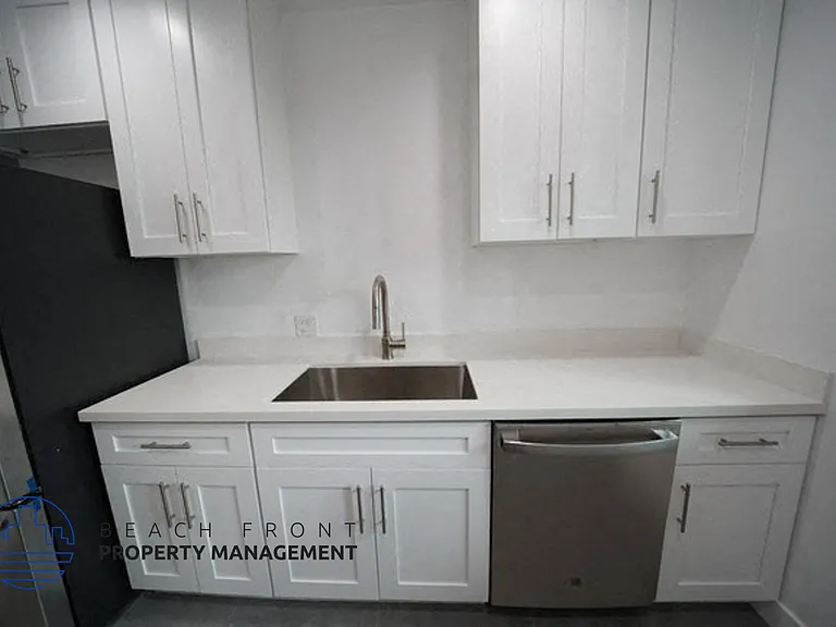 852 S Lucerne Blvd — Photo 4