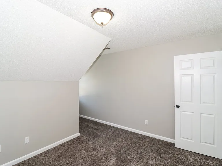 1915 Pecan Grove Dr — Photo 13