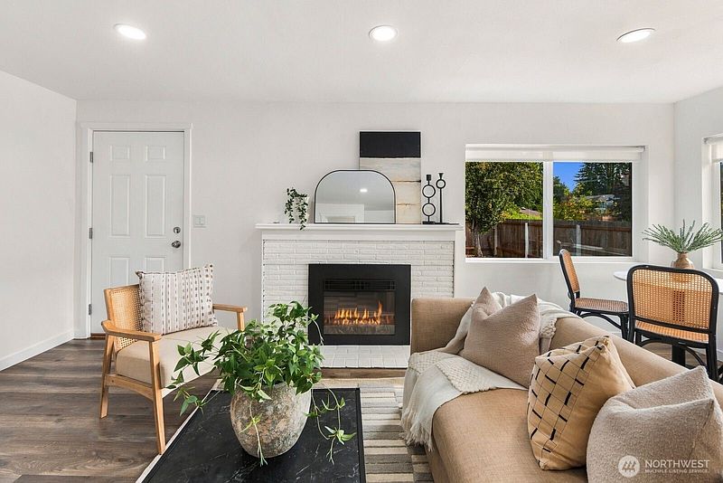 5th image of 15215 8th Avenue NE